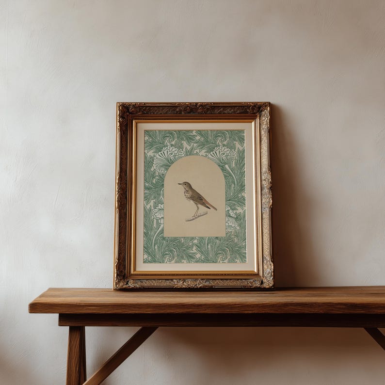 Mockup di cornice decorata in oro, mockup di cornice antica vintage, mockup di cornice classica 3x4, mockup di interno di mensola in legno, oggetto avanzato PSD JPG immagine 4