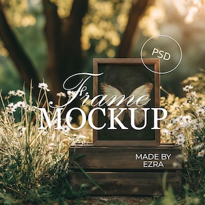Maqueta de marco rústico para exteriores con flores silvestres, exhibición de arte vertical de madera, maqueta de póster con luz natural, maqueta de objeto inteligente PSD JPG de Photoshop
