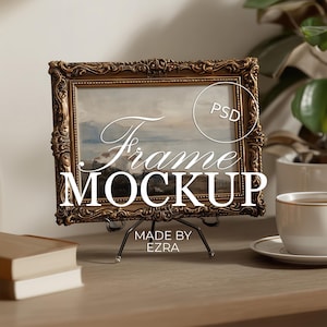 装飾ブロンズフレームモックアップPSD、ヴィンテージデスクイーゼルモックアップ、2x3エレガントなアートディスプレイ、アンティークな横長フレーム、PSD JPG Photoshopスマートオブジェクト