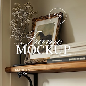 Maqueta de marco vintage en estantería, marco dorado ornamentado con sombra, maqueta realista, luz natural, objeto inteligente JPG/PSD, maqueta de arte mural