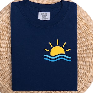 Comfort Colors Beach T-Shirt: Women&#39;s Vacation Tee