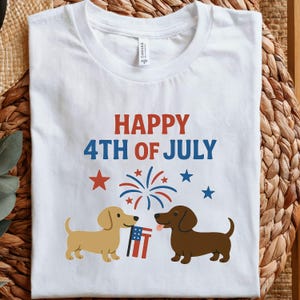 Camisa bordada patriótica de dachshund com cores confortáveis: filhote de cachorro do 4 de julho