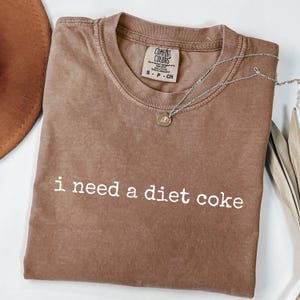 I Need A Cola Light Comfort Colors®-shirt, grappige damest-shirt, T-shirt Soda Lover, trending shirt voor vrouwen, T-shirt colafans, sarcastisch shirt