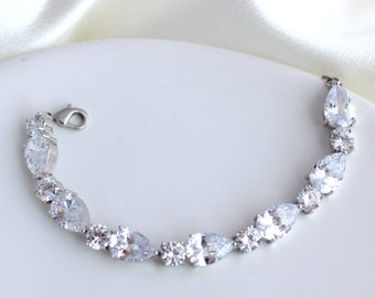Bridal crystal Bracelet, Wedding rhinestone bracelet, wedding crystal bracelet, rhinestone Bracelet, statement bracelet, bridal cuff, CAROL
