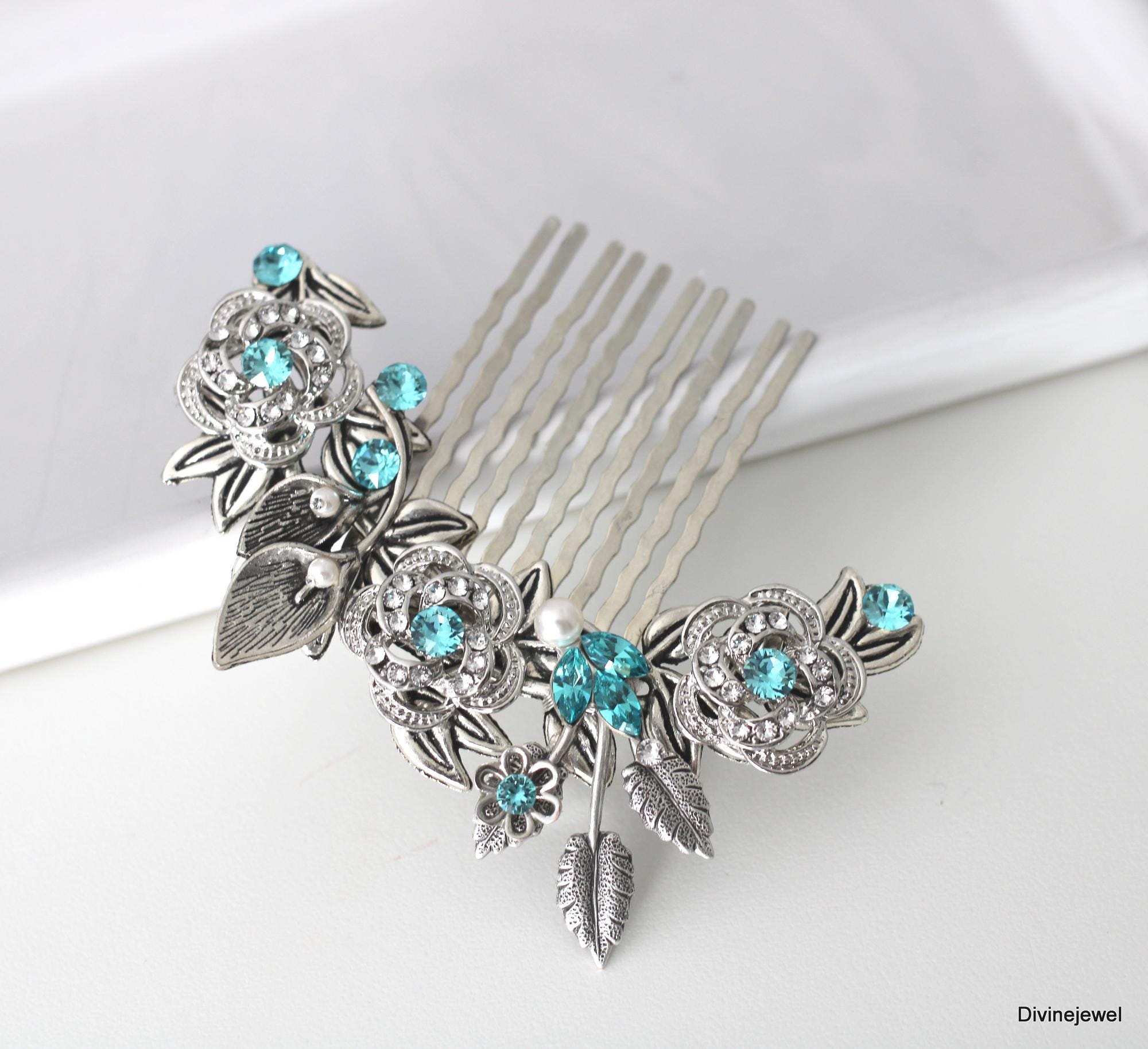 Pettine per capelli da sposa in cristallo - Copricapo da sposa vintage con fiori e foglie color verde acqua, Something Blue, Roselani - Italia