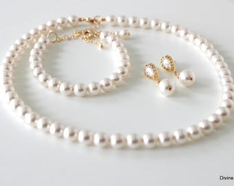 bridal jewelry set, Bridal pearl necklace set, bridesmaid jewelry set, wedding pearl set, wedding jewelry set, classic jewelry set, MAUDREY