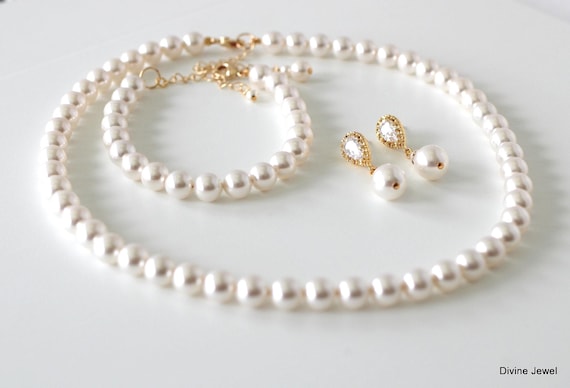 bridal jewelry set, Bridal pearl necklace set, bridesmaid jewelry set, wedding pearl set, wedding jewelry set, classic jewelry set, MAUDREY