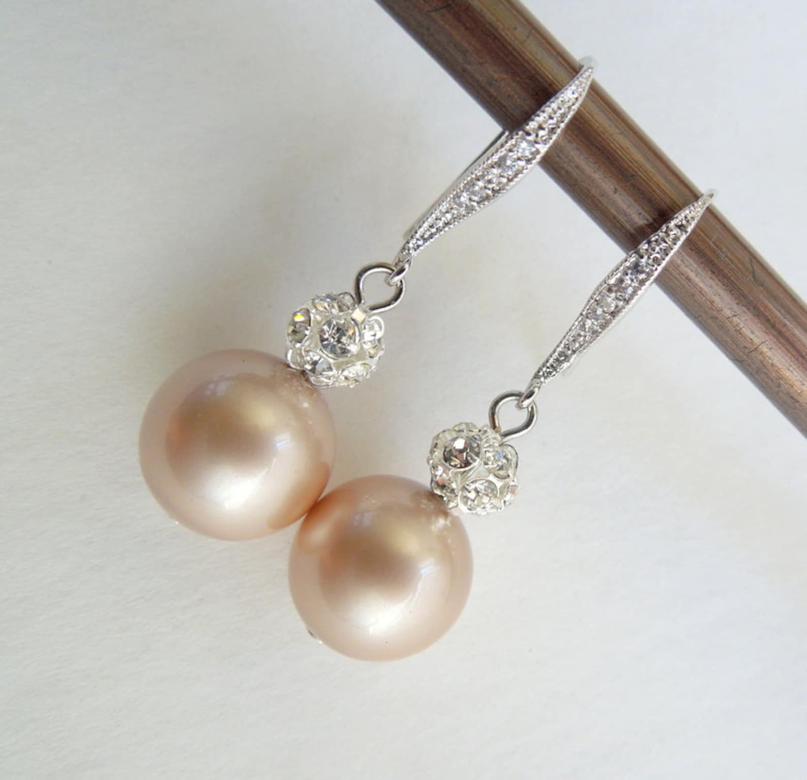 •SPEAR TEAR• champagne pearl + gold dangle earrings