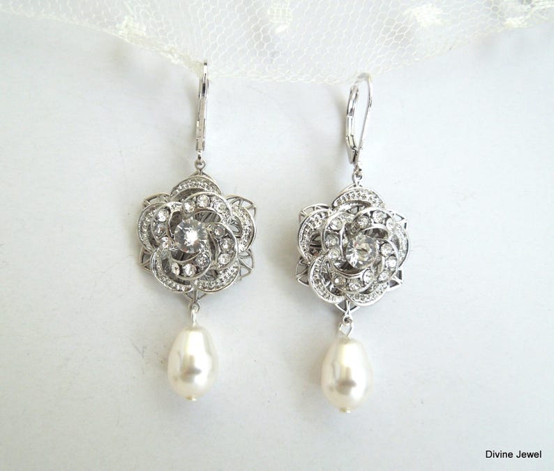 Braut Kronleuchter Ohrringe, Hochzeit Schmuck Perle Tropfen, Viktorianischen Rose Design, Silber oder Gold, ROSELANI Bild 1