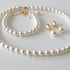 bridal jewelry set, Bridal pearl necklace set, bridesmaid jewelry set, wedding pearl set, wedding jewelry set, classic jewelry set, MAUDREY