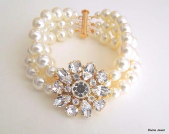 Gold Pearl Bracelet for Bride, Vintage Style Wedding Jewelry, Flower Wrist Accessory, Savannah
