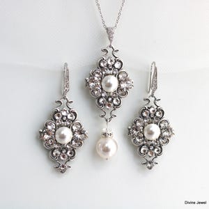 bridal jewelry set, Bridal pearl necklace set, bridesmaid jewelry set, wedding pearl set, wedding jewelry set, classic jewelry set, CLAUDE