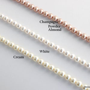 Four strands of small, round pearls in champagne, powder, white, and cream colors, with text labels for each color.