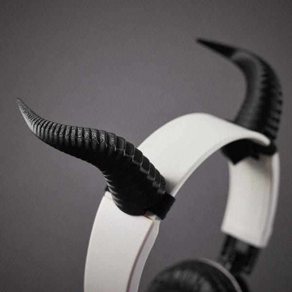 Auriculares góticos con cuernos: accesorio para cosplay de fantasía oscura