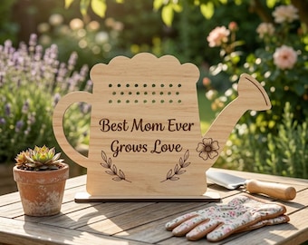 Annaffiatoio portafiori per la festa della mamma SVG, Cartello "La mamma migliore di sempre coltiva l'amore", Regalo per la mamma giardiniera, Espositore di fiori in legno File di taglio laser Cricut