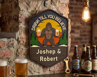 Divertente cartello per bere in formato SVG, Cartello da bar "Bevi finché non ci credi", Decorazione personalizzata per pub con nome, Regalo per amanti della birra, File per taglio laser Cricut Glowforge