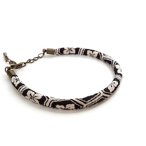 Japanese Kamon Bracelet Bracelet Japanese bracelet beautiful traditional pattern bracelet | HITOE – black Off-white |