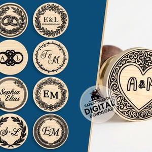 Könnte beinhalten: Holzstempel mit verschiedenen Designs, darunter Initialen, Namen und dekorative Ränder. Ein Stempel zeigt die Initialen "A&M" in einem Herz. Ein "DIGITALER DOWNLOAD" Aufkleber ist ebenfalls zu sehen.