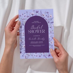 Invito per addio al nubilato "Purple Bloom", modello modificabile con fiori acquerellati, invito per addio al nubilato romantico, download digitale