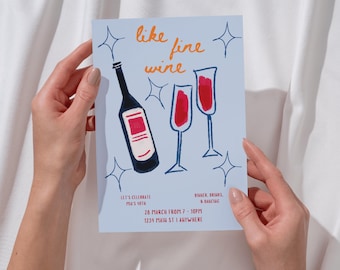Op de afbeelding: Lichtblauwe uitnodigingskaart met de woorden "like fine wine" in oranje script. De kaart bevat illustraties van een wijnfles, twee wijnglazen en de tekst "Let's Celebrate Mia's 40th".