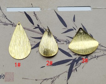 20 piezas de dijes de latón crudo texturizados en forma de gota, colgantes en forma de lágrima, para la fabricación de joyas, materiales para manualidades.