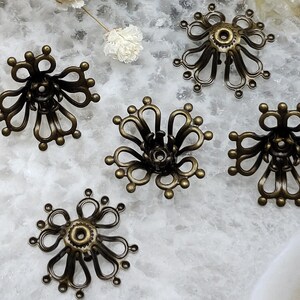 50 pcs 17mm Raw Brass Filigree Flower Metal Embellishments Findings,filigree Connector Findings,Filigree Findings,Tri-dimensional Findings