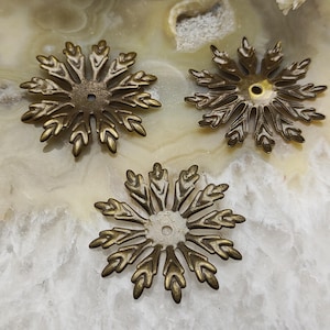 100 pcs 25mm Raw Brass lace Flower Filigree Jewelry Connectors Setting,filigree Connector Findings,Filigree Findings,Filigree finding beads