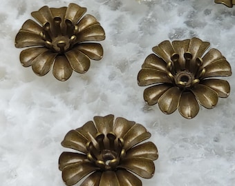 100 piezas de 14 x 5 mm de latón crudo con filigrana de flores, adornos de metal, conectores de filigrana, filigranas, tridimensionales.