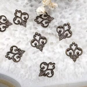 100 Raw Brass Lace Flower Filigree Connectors, Jewelry Settings (15mm)