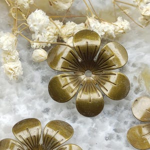 100 pcs 25mm Raw Brass lace Flower Filigree Jewelry Connectors Setting,filigree Connector Findings,Filigree Findings,Filigree finding beads
