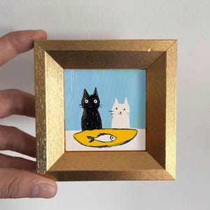 Mini dipinto a olio &quot;Due gatti&quot; con cornice dorata, dipinto a mano, regalo per amanti dei gatti e degli animali, piccola decorazione da parete per casa, ufficio e cameretta dei bambini.