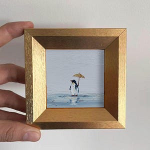 ミニペンギンの油絵、オリジナルの手描きの動物、小さな壁アート装飾、友人へのクリスマスプレゼント、4x4のゴールドフレームアートワーク