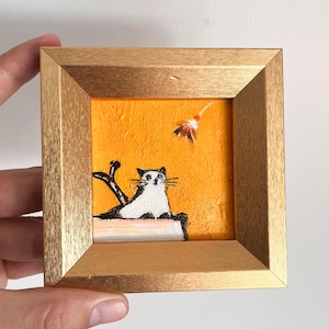 Mini peinture à l'huile chat, chaton espiègle avec papillon, petite oeuvre d'art encadrée, petite oeuvre d'art sur toile, cadeau pour amoureux des chats, peinture originale faite main, décoration d'intérieur