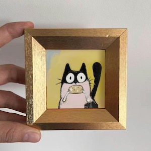 Mini peinture de chat, art miniature original encadré, oeuvre d'art de petit chat, peinture animalière de cadre doré, cadeau de décoration de mur et de bureau de chat fantaisiste