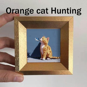 Mini peinture à l'huile de chat cool dans un cadre doré, chaton peint à la main, cadeau pour les amoureux des chats et des animaux de compagnie, petite décoration murale pour la maison, le bureau et la chambre de bébé Orange Cat Hunting