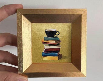 Mini peinture à l'huile de café et de livres, petite oeuvre d'art originale de feuille d'or, art mural peint à la main, décoration d'intérieur littéraire, cadeau de Noël pour des amis