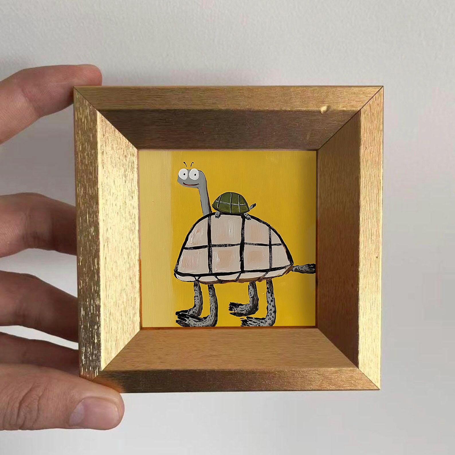 Mini pintura a óleo de tartaruga em moldura dourada, arte animal peculiar pintada à mão para decoração de parede e mesa, presente para amantes de animais de estimação, decoração divertida de berçário