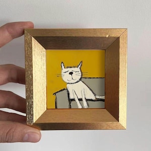 Mini peinture à l'huile de chat, chat endormi peint à la main sur un canapé, cadeau d'art mignon pour les amoureux des chats, petite décoration murale pour chambre d'enfant, petite décoration de bureau