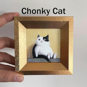 Mini peinture à l'huile de chat cool dans un cadre doré, chaton peint à la main, cadeau pour les amoureux des chats et des animaux de compagnie, petite décoration murale pour la maison, le bureau et la chambre de bébé Chonky Cat
