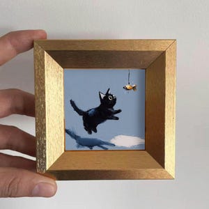 Mini dipinto a olio di gatto nero con cornice dorata, dipinto a mano, regalo per gli amanti dei gatti e degli animali, piccola decorazione da parete a forma di gattino per l&#39;inaugurazione della casa.