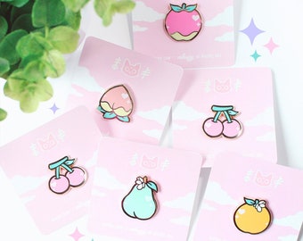 Spille smaltate a tema frutta in edizione limitata / Regalo a tema cibo Kawaii pastello / Pesca / Ciliegia / Mela / Pera / Arancia