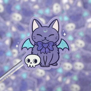 Pegatinas de vinilo con purpurina de gato murciélago espeluznante y adorable / Nikury / Pegatina de vinilo resistente a la intemperie y al agua / Familiar de brujas / Halloween / Gótico pastel