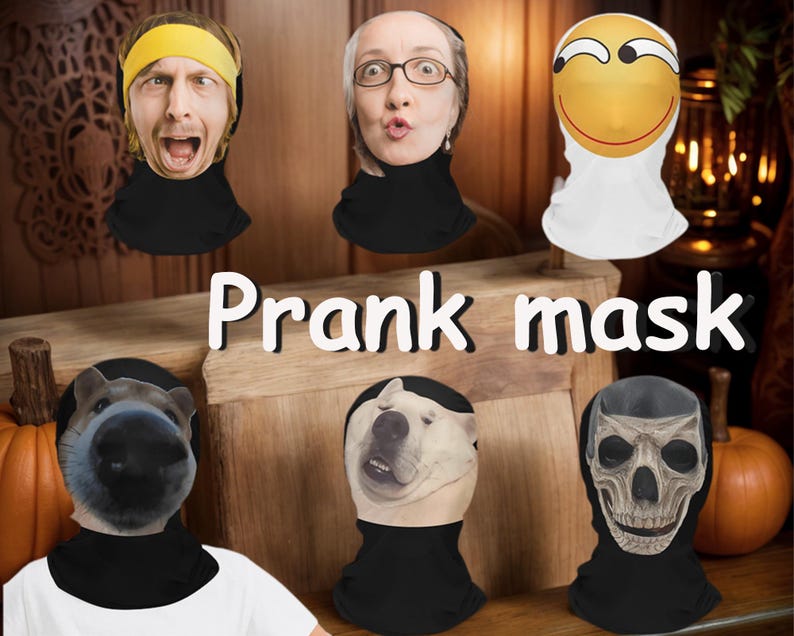 Op de afbeelding: Een verzameling prankmaskers met verschillende gezichten, waaronder een smiley, een schedel en een hond. De maskers hebben een zwarte nekbedekking en worden gepresenteerd op een houten oppervlak. De tekst "Prank mask" is in het wit geschreven.