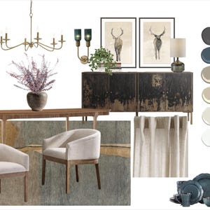 Puede incluir: Una escena de comedor con una mesa de madera, dos sillas y una alfombra. Una lámpara de araña y apliques de pared proporcionan iluminación. Obras de arte y un aparador están en el fondo. La paleta de colores incluye tonos neutros y acentos oscuros.