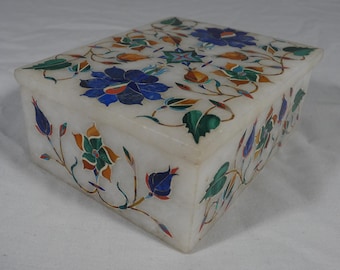Vintage Handcrafted Indian White Marble Inlay Jewelry Box Pietra Dura Floral Trinket Box with Lapis Lazuli & Malachite