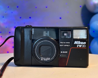 Cámara de película Nikon TW2D compacta