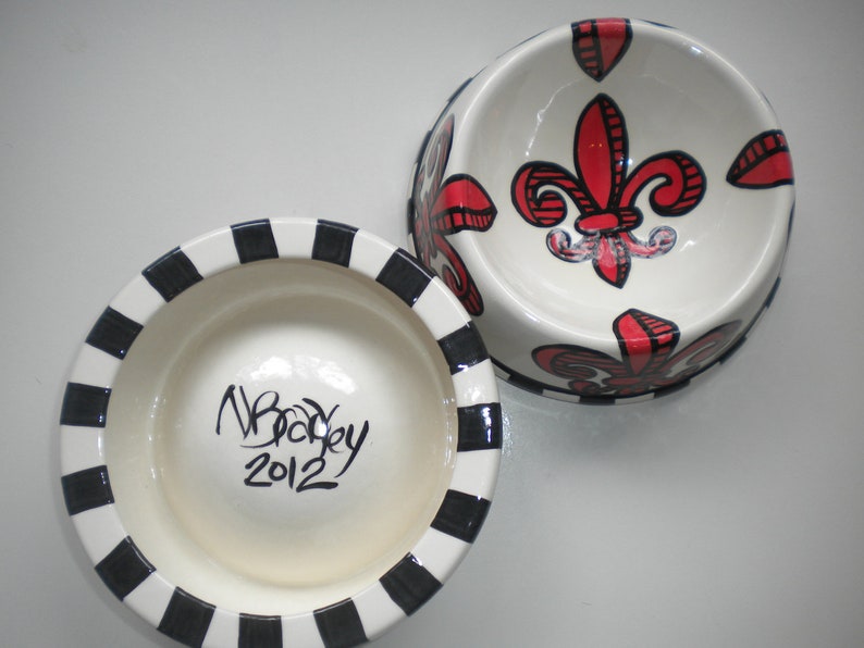 Red Fleur de Lis Small Ceramic Pet Dish image 2