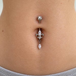 Titan navelring, 14G Fleur de Lis navelring, Iris navelpiercing, Gotiskt kungligt kroppssmycke, Gåva till henne