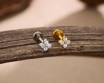 16G/18G/20G Tiny Flower Threadless Stud – Flat Back Push Pin Earring Gold/Silver – Dainty Earring Stud for Lobe, Helix, Conch, Tragus (1pc)