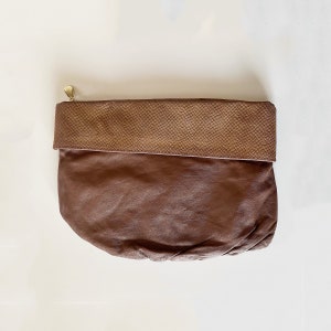 Bolso de mano con cremallera de piel italiana marrón, puños plegables con textura de piel de serpiente, vintage, años 70 y 80